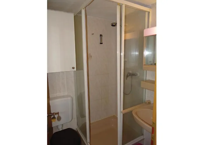 1 Bedroom Lovely In 아파트